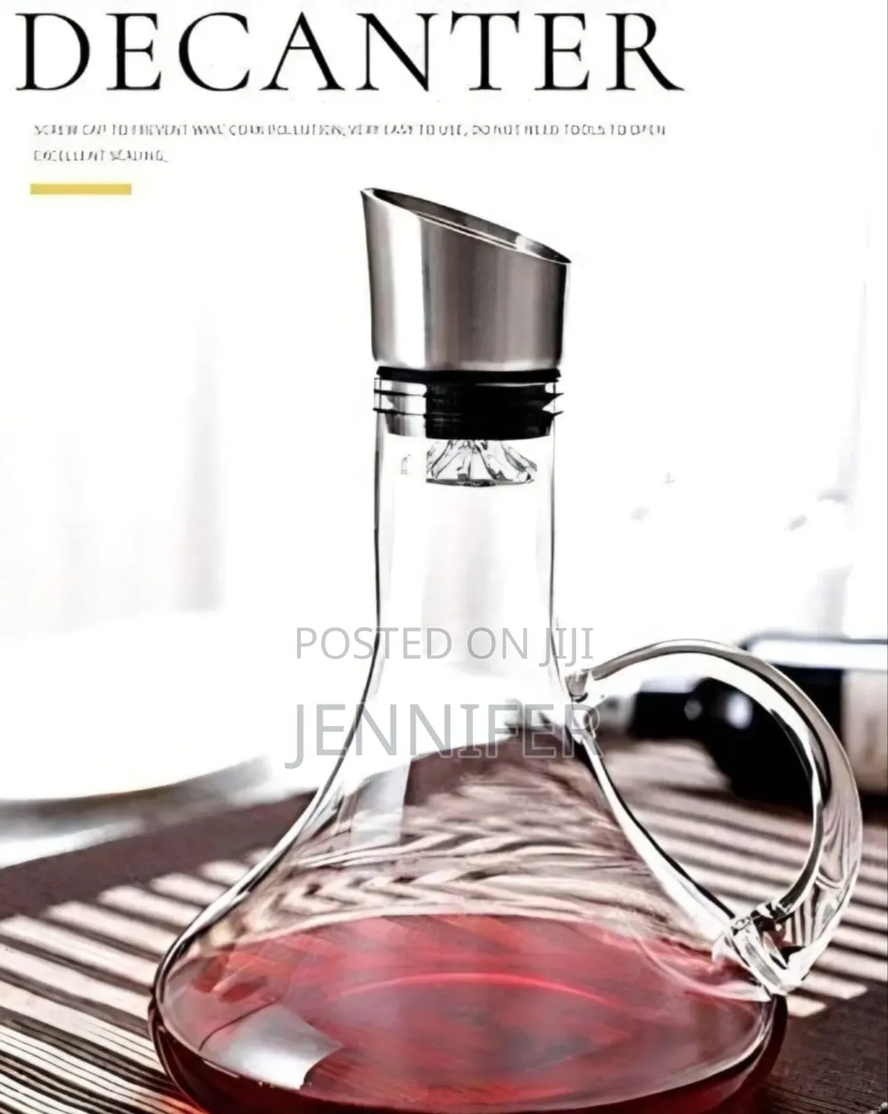 Wine Decanter With a Built-in Aerator and Pourer.