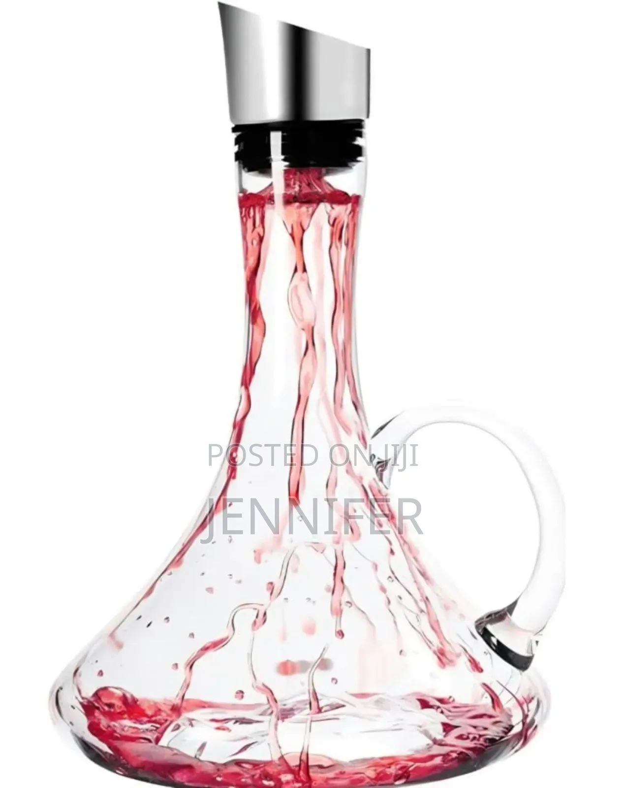 Wine Decanter With a Built-in Aerator and Pourer.