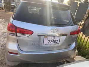 Toyota Wish 2010 Silver