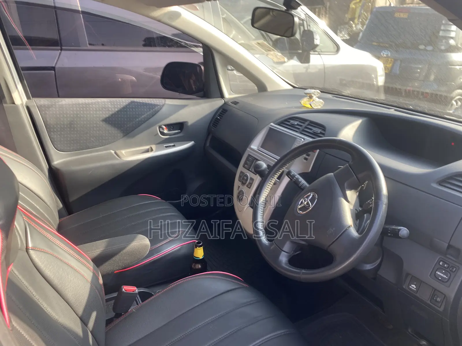 Toyota Ractis 2009 Silver