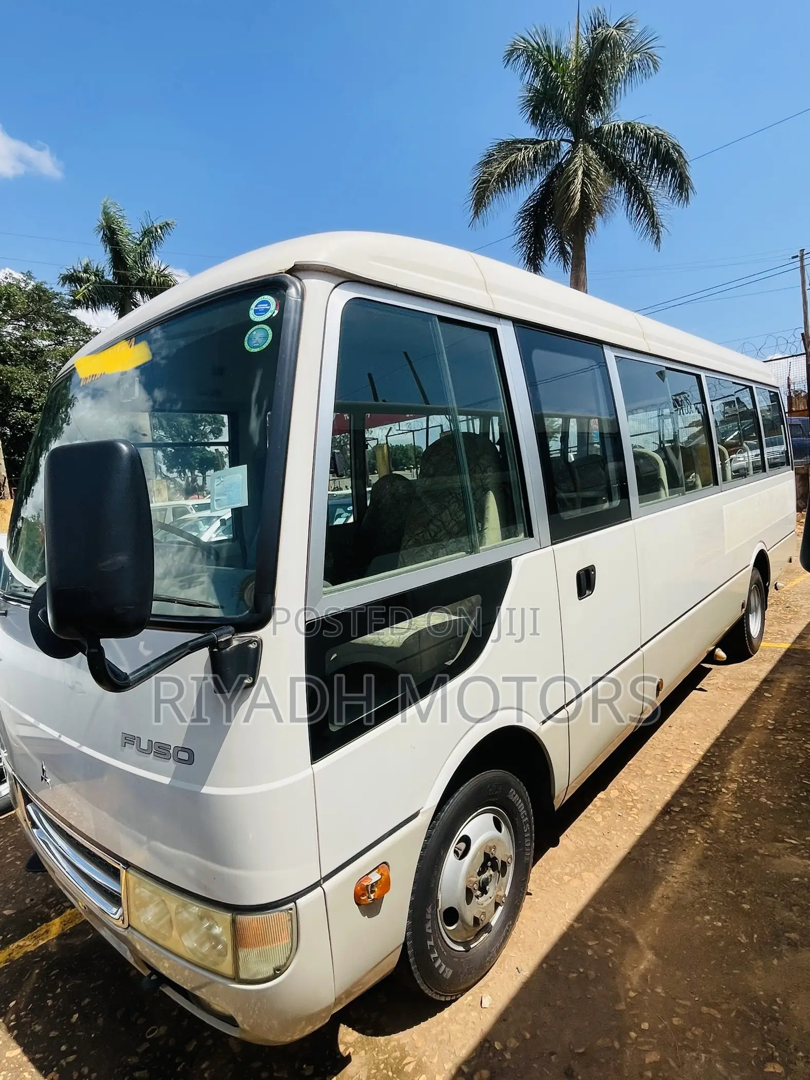 Mitsubishi Fuso Rosa 2009 White