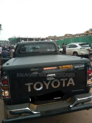 Hard Plastic Gas Shock Tonneau Cover Toyota Hilux