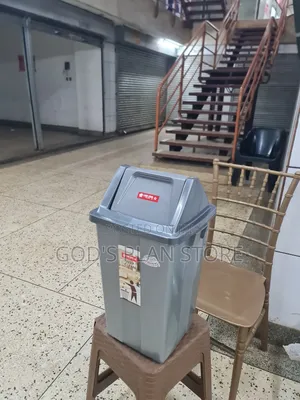 Gray 40litres Plastic Dust Bins Plastic Dust Swinging