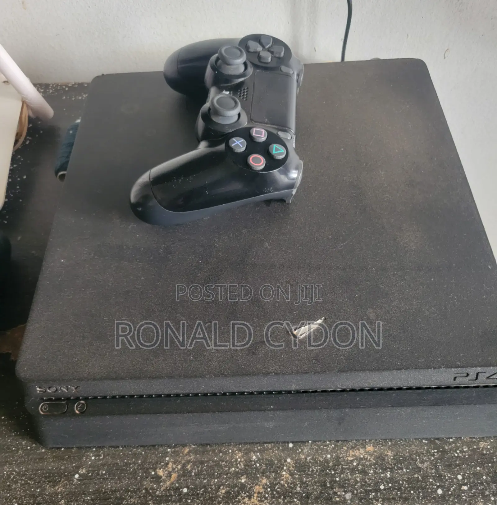 Play Station 4 Slim