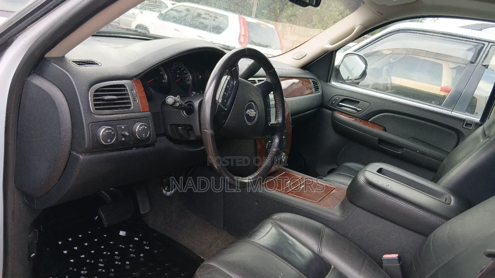 Chevrolet Tahoe 2010 White
