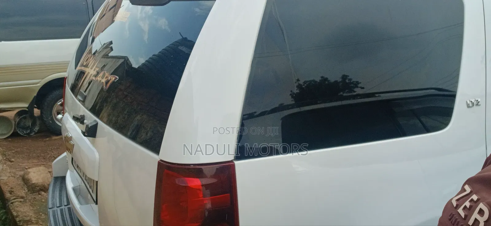Chevrolet Tahoe 2010 White