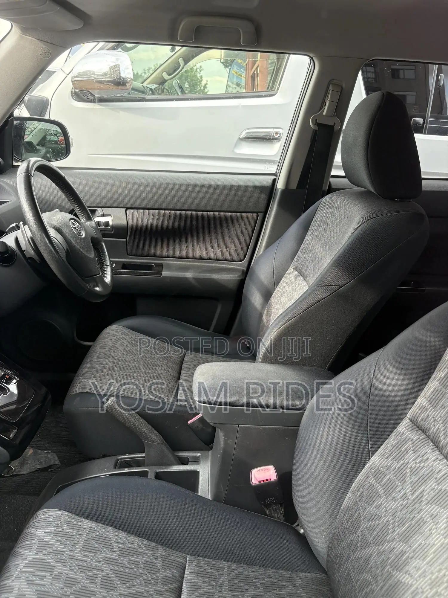 Toyota Corolla Rumion Hatchback 1.5 FWD 2012