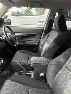 Toyota Corolla Rumion Hatchback 1.5 FWD 2012