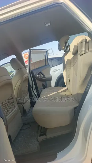 Toyota Vanguard 2011 White