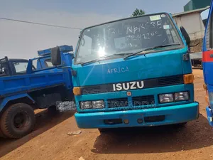 Isuzu Elf Tipper