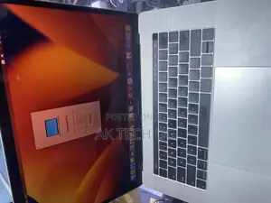 Laptop Apple MacBook Pro 2017 16GB Intel Core I7 SSD 256GB