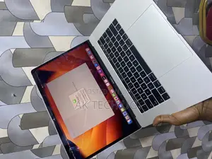 Laptop Apple MacBook Pro 2017 16GB Intel Core I7 SSD 256GB