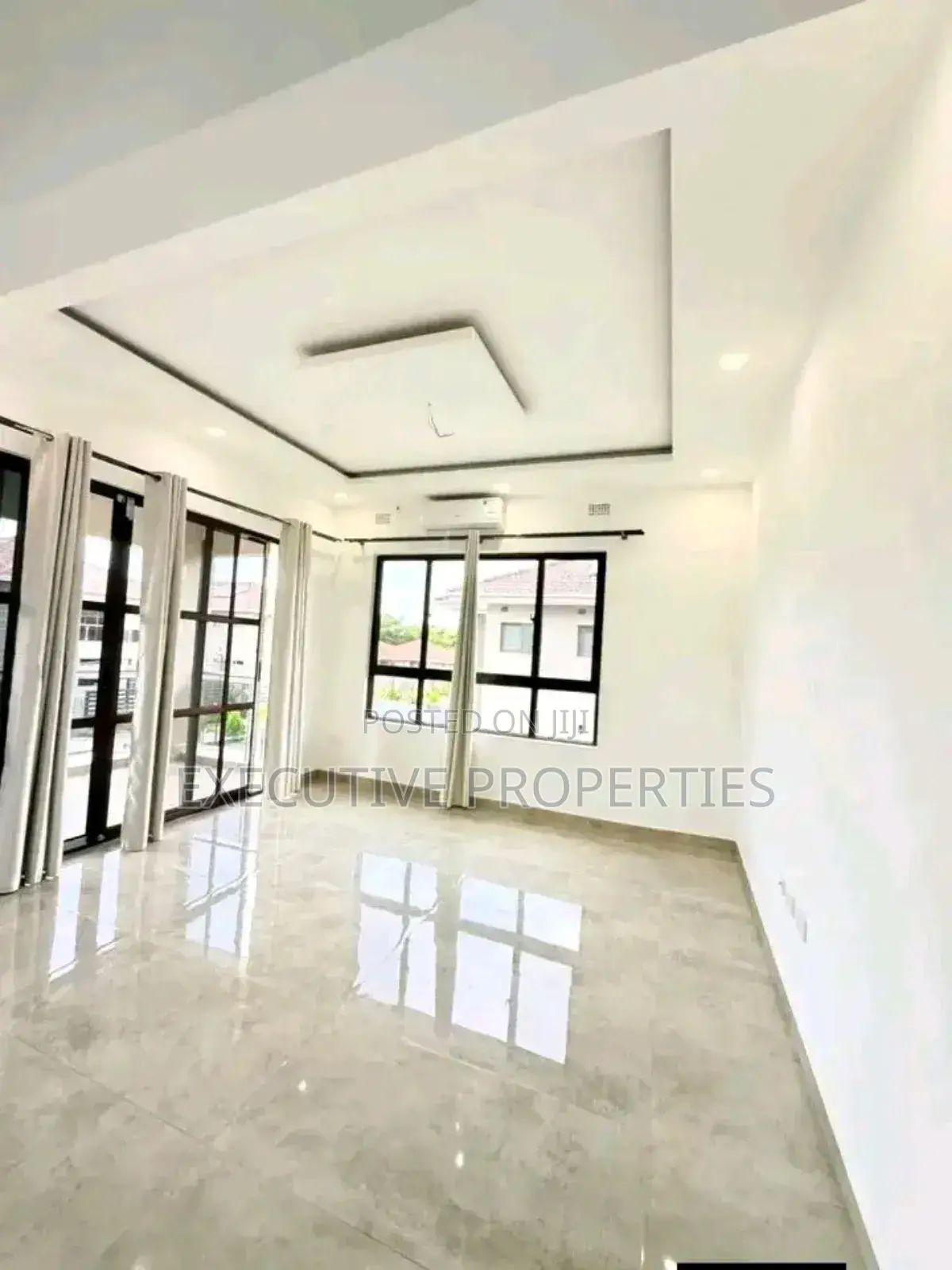 3bdrm Villa in Muyenga, Central Division for rent