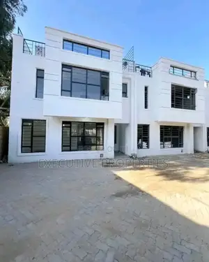 5bdrm Duplex in Kyanja, Central Division for sale