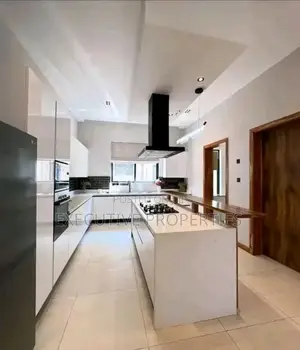 3bdrm Maisonette in Muyenga, Central Division for rent