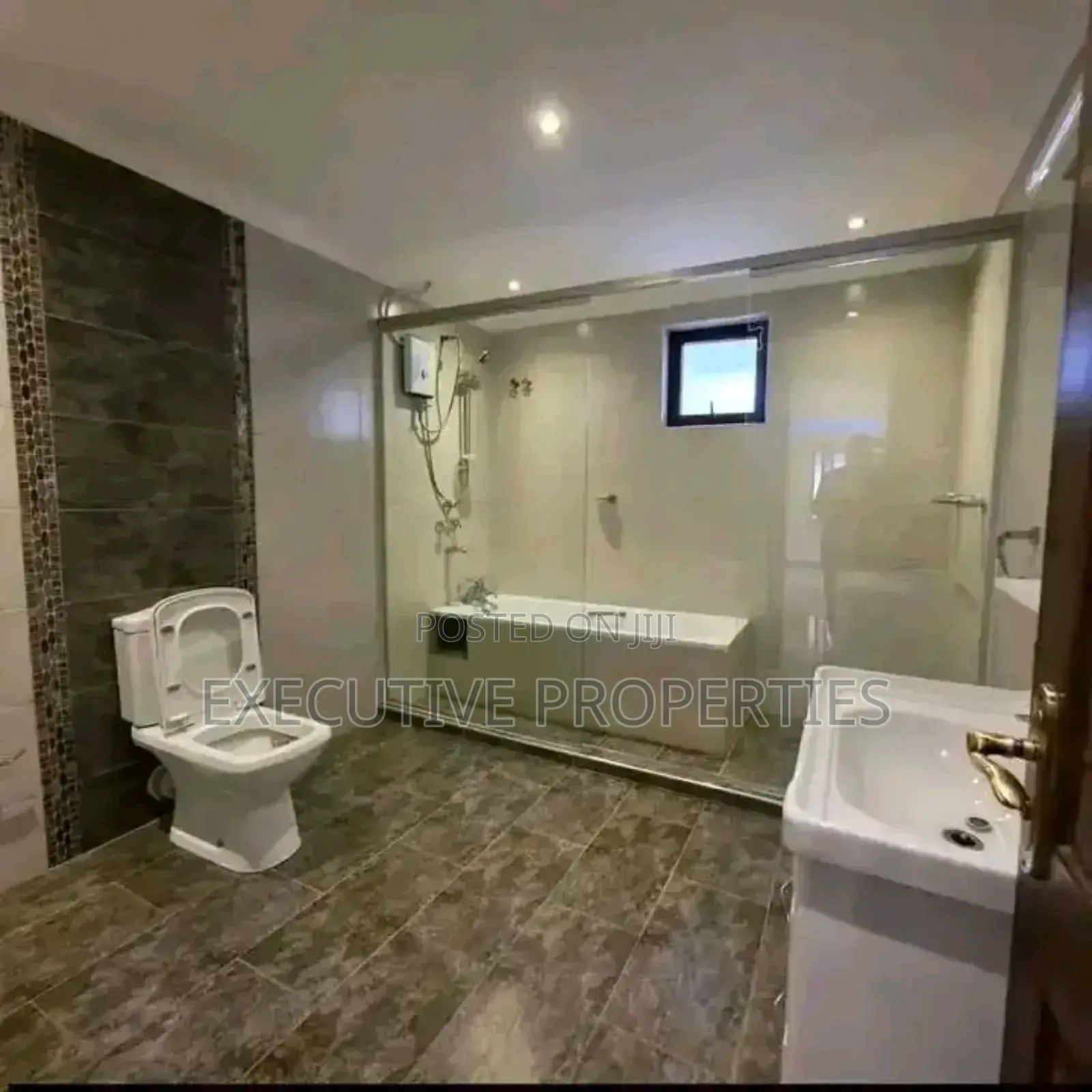 3bdrm Maisonette in Muyenga, Central Division for rent