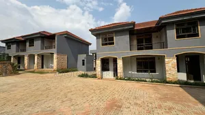 4bdrm Townhouse / Terrace in Bugolobi, Central Division for rent