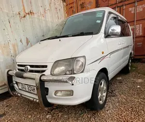 Toyota Noah 2002 White