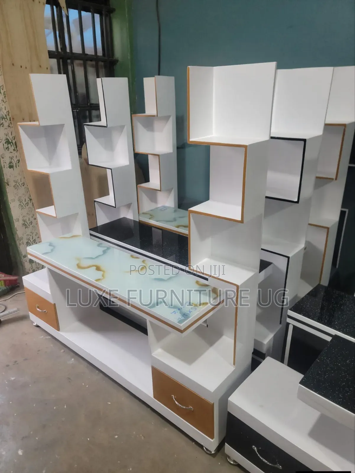 White/Gold Tv Stand /5ft Long