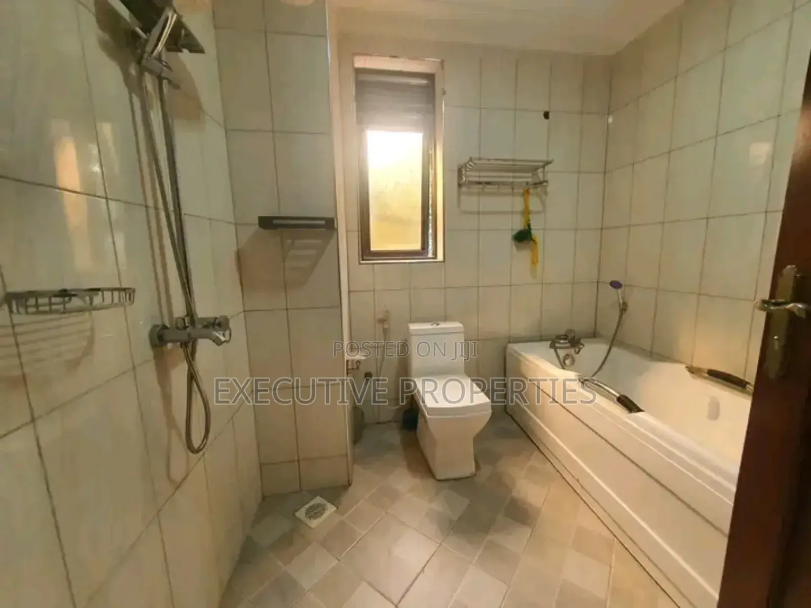 4bdrm Villa in Muyenga, Central Division for rent