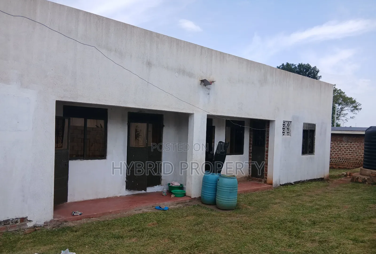 5bdrm House in Wakiso~Kavumba Along for sale