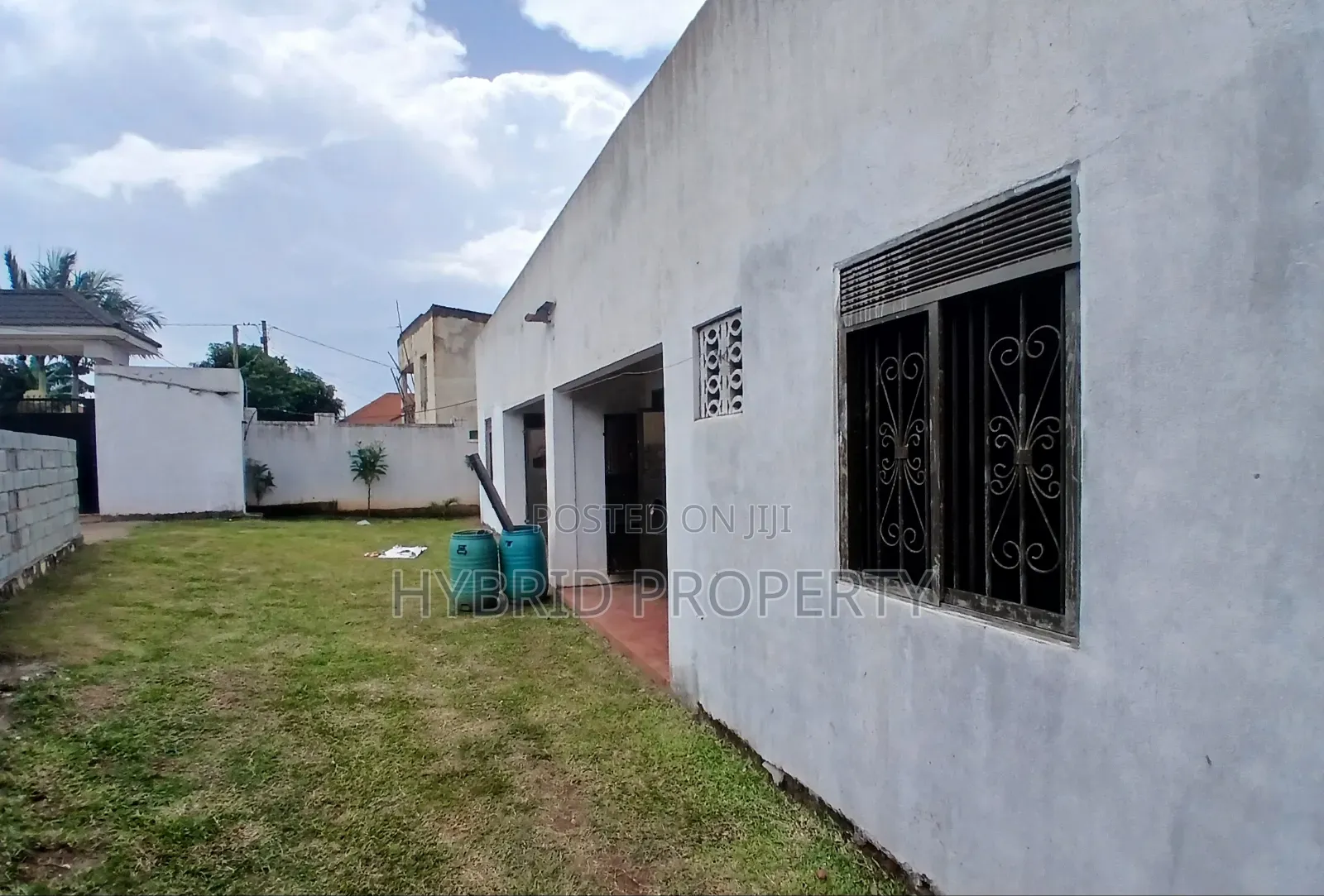 5bdrm House in Wakiso~Kavumba Along for sale