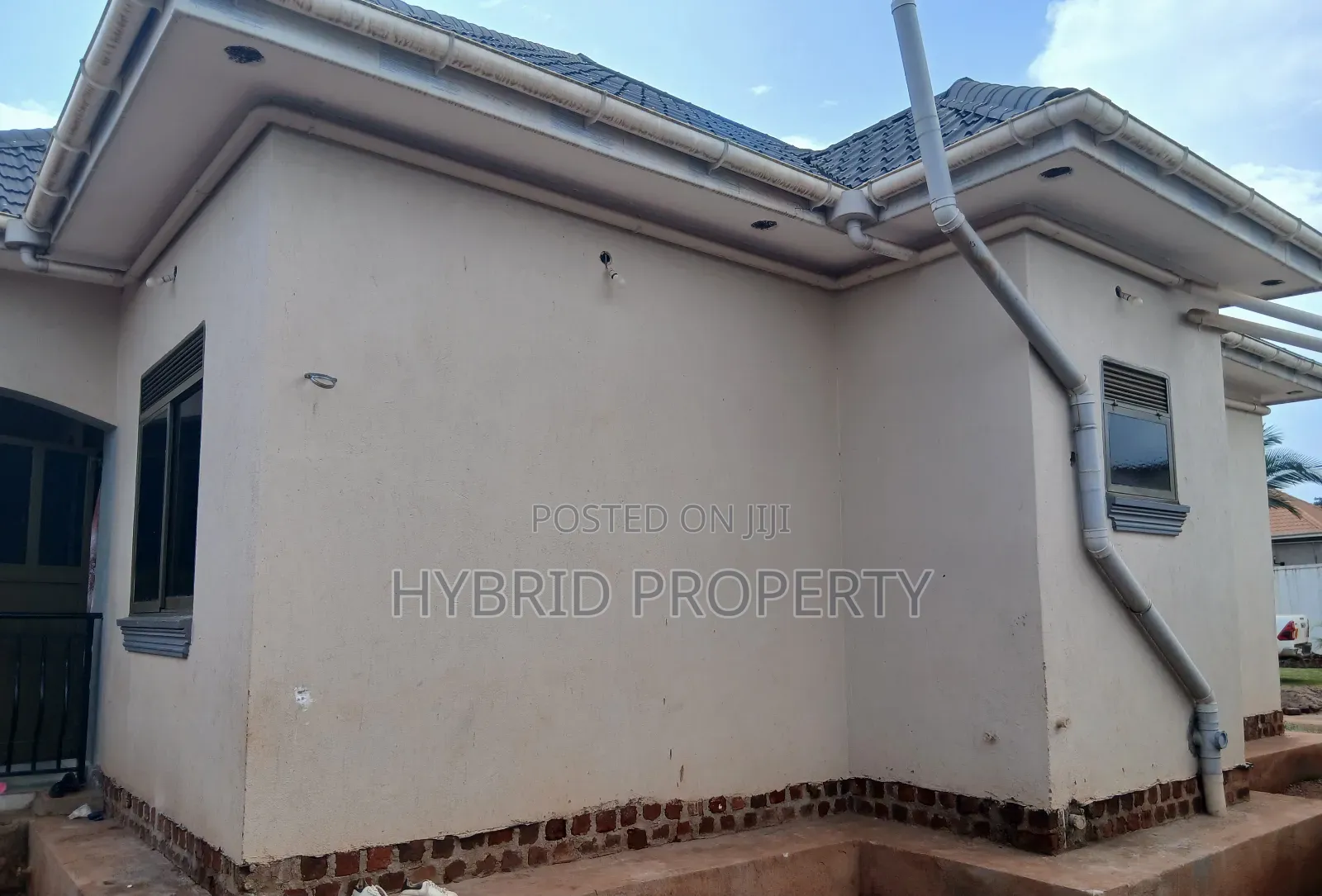 5bdrm House in Wakiso~Kavumba Along for sale