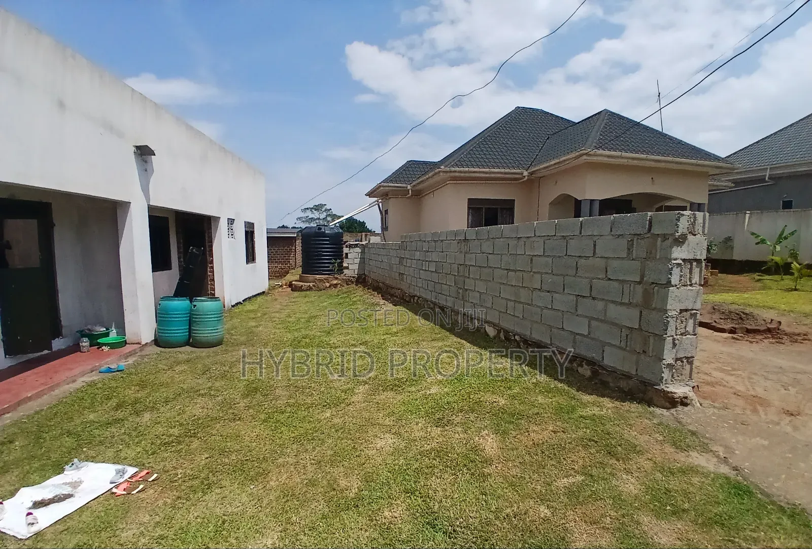 5bdrm House in Wakiso~Kavumba Along for sale
