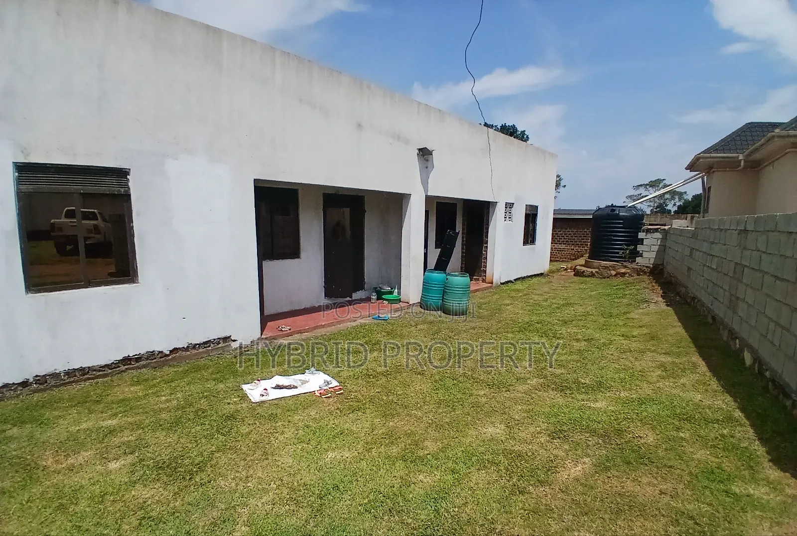 5bdrm House in Wakiso~Kavumba Along for sale