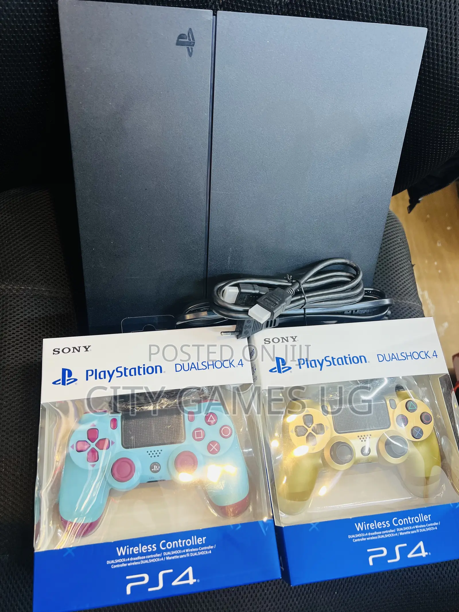 Sony Playstation 4 Original Black,With 4 Controllers,Cables,6 Games