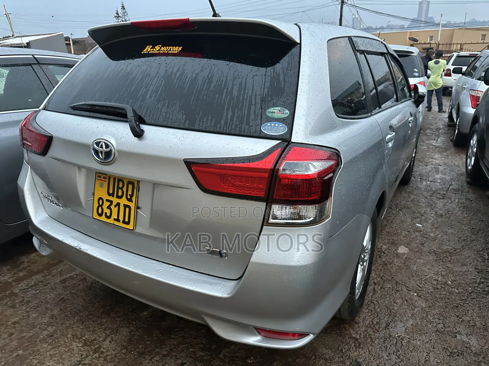 Toyota Corolla Fielder 1.5 Hybrid FWD 2015 Silver