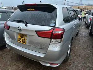 Toyota Corolla Fielder 1.5 Hybrid FWD 2015 Silver