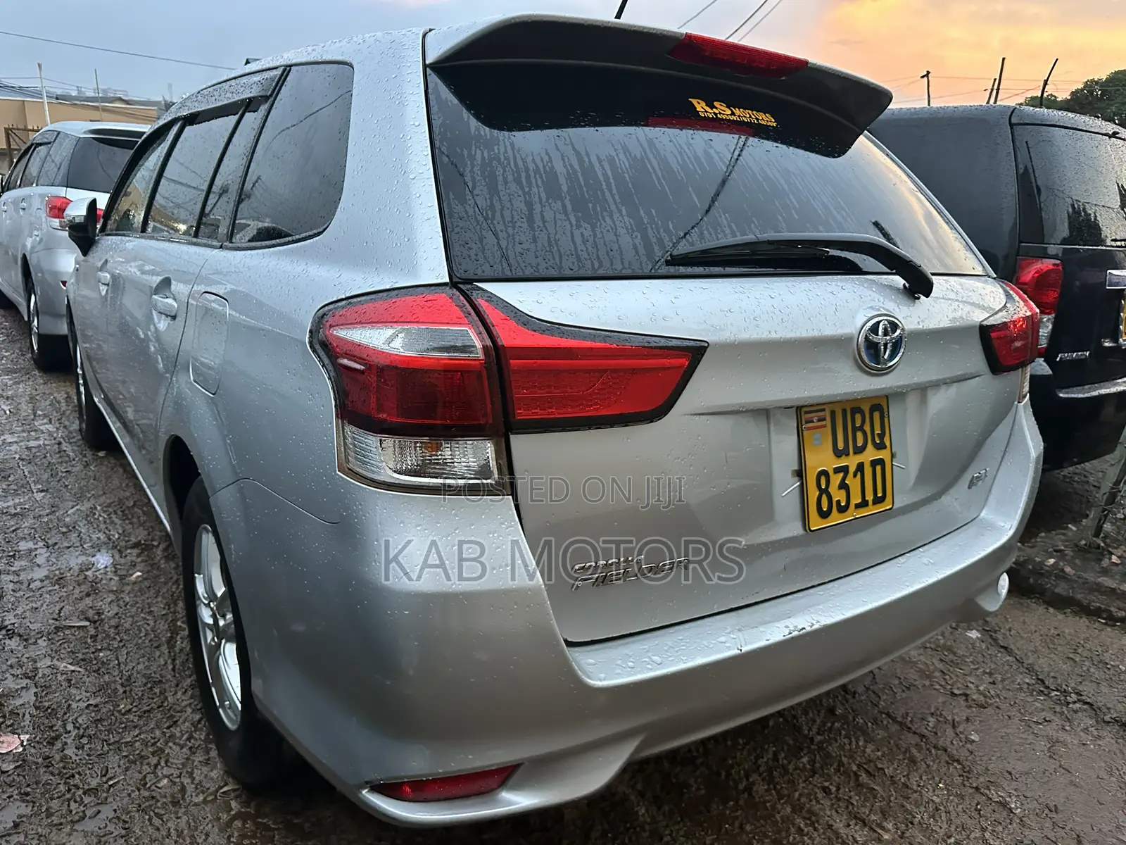 Toyota Corolla Fielder 1.5 Hybrid FWD 2015 Silver