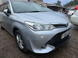 Toyota Corolla Fielder 1.5 Hybrid FWD 2015 Silver