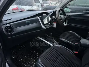Toyota Corolla Fielder 1.5 Hybrid FWD 2015 Silver