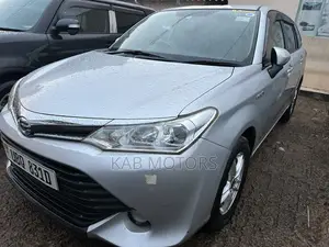 Toyota Corolla Fielder 1.5 Hybrid FWD 2015 Silver