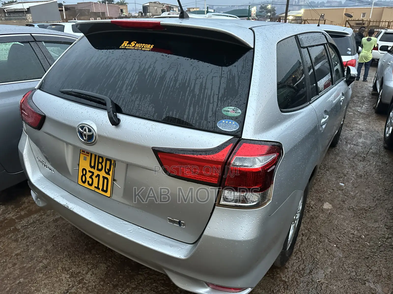 Toyota Corolla Fielder 1.5 Hybrid FWD 2015 Silver