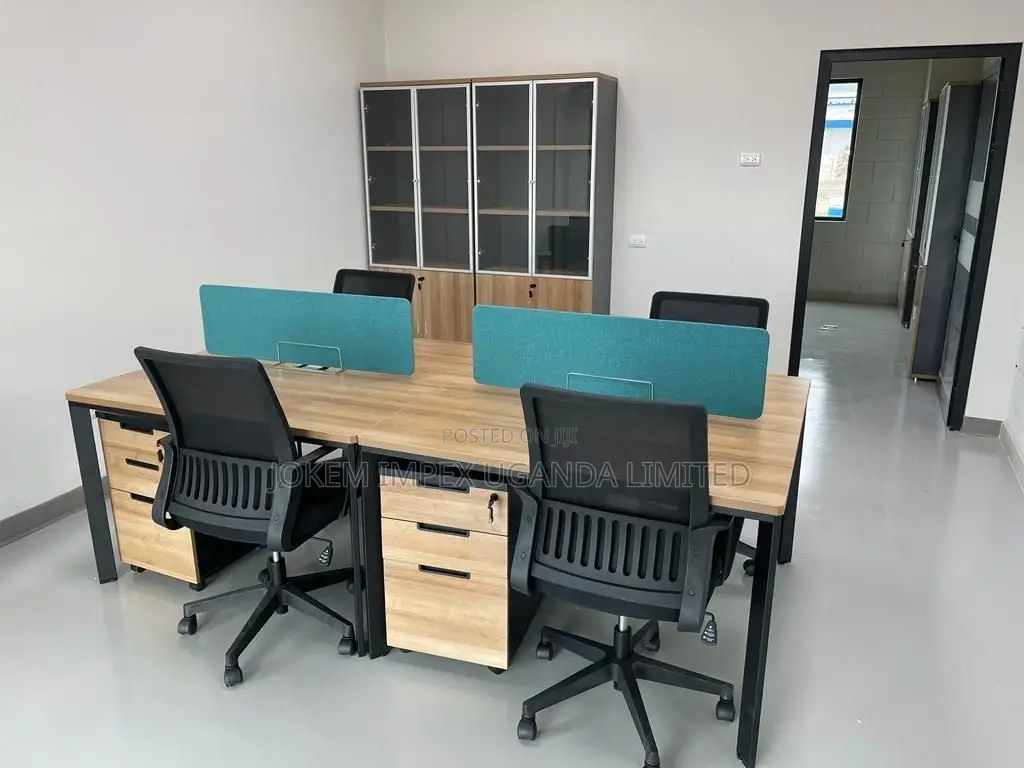 Four Seater Employee Station