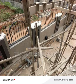 Electric Fence With 6 Lines