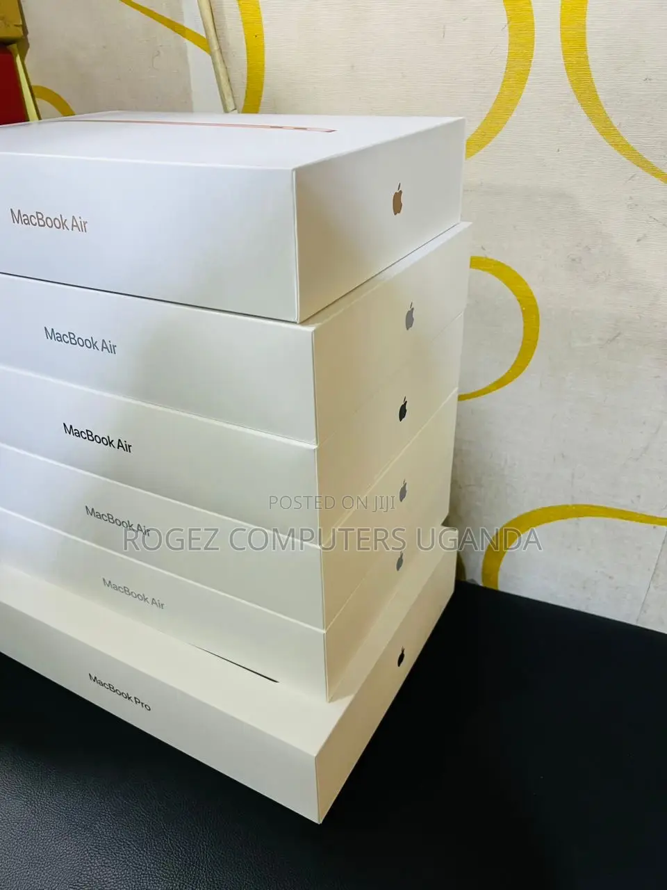 New Laptop Apple MacBook Air 2024 M3 13-Inch 16GB Apple M3 SSD 256GB