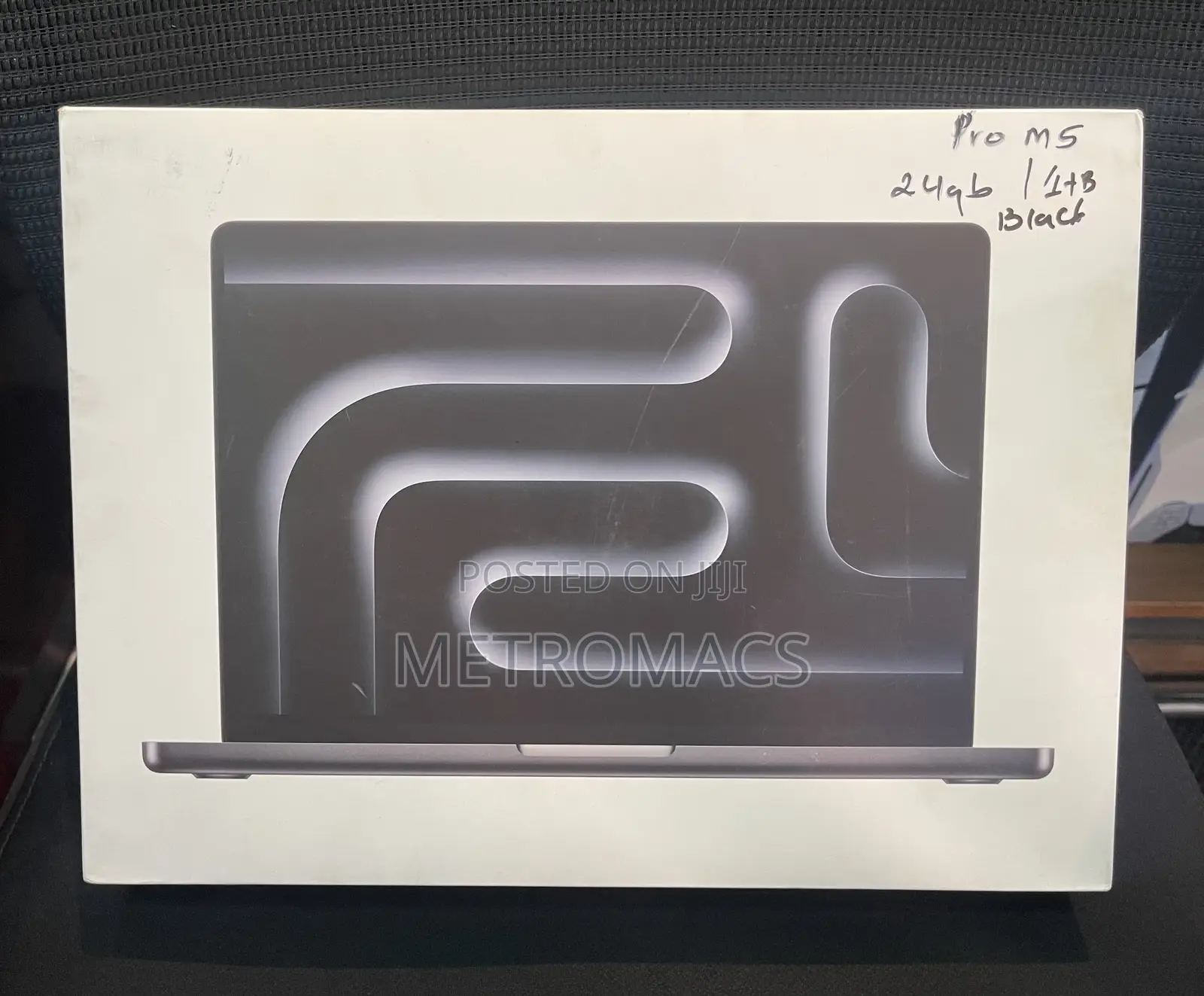 New Laptop Apple Macbook Pro 2025 M5 14-inch 24GB Apple M5 SSD 1T