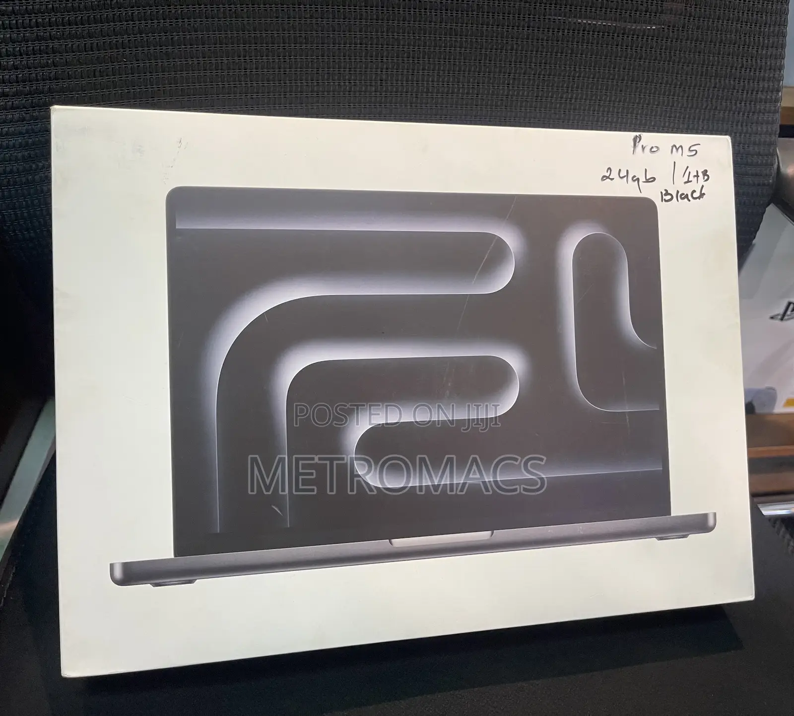 New Laptop Apple Macbook Pro 2025 M5 14-inch 24GB Apple M5 SSD 1T
