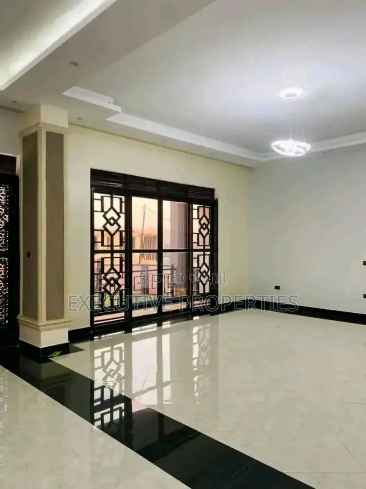 3bdrm Duplex in Muyenga, Central Division for rent