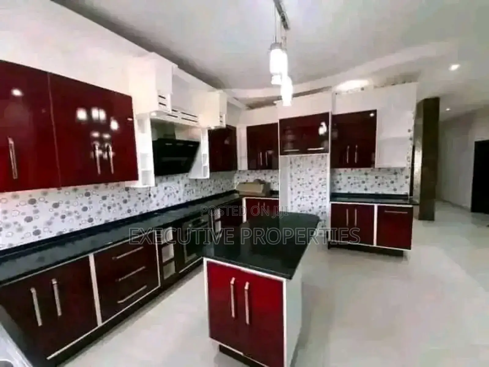 3bdrm Maisonette in Muyenga, Central Division for rent