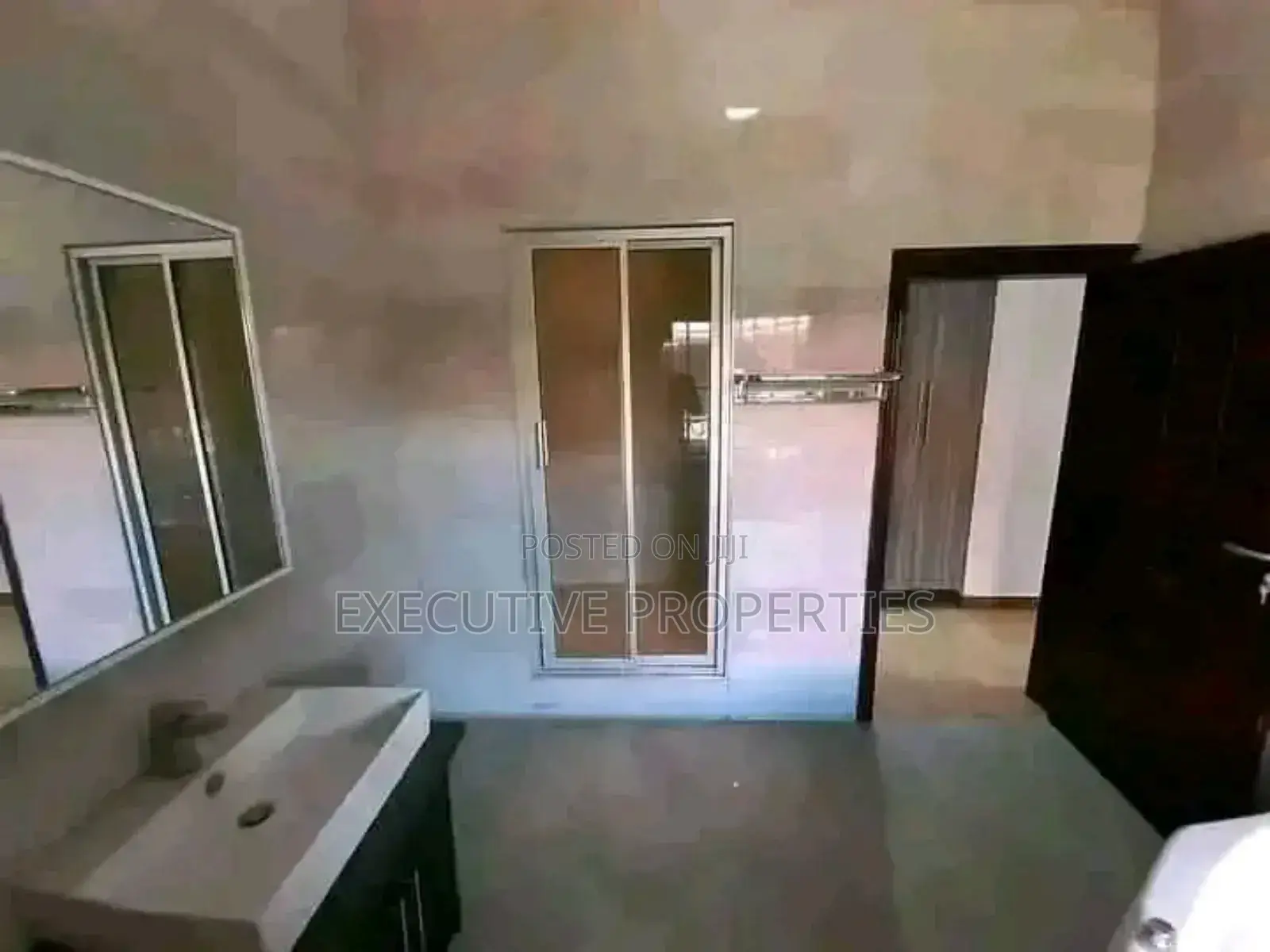 3bdrm Maisonette in Muyenga, Central Division for rent