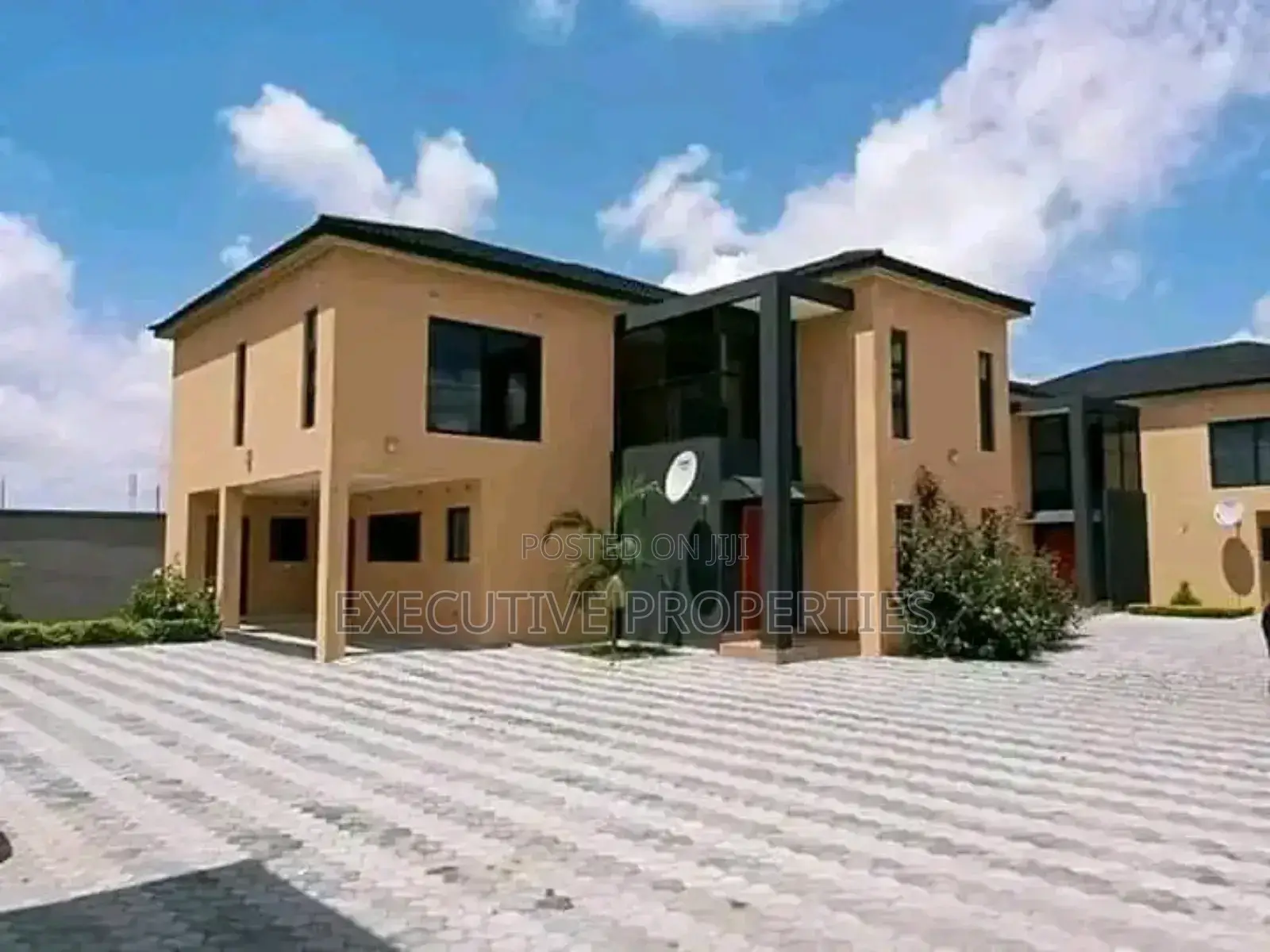 3bdrm Maisonette in Muyenga, Central Division for rent
