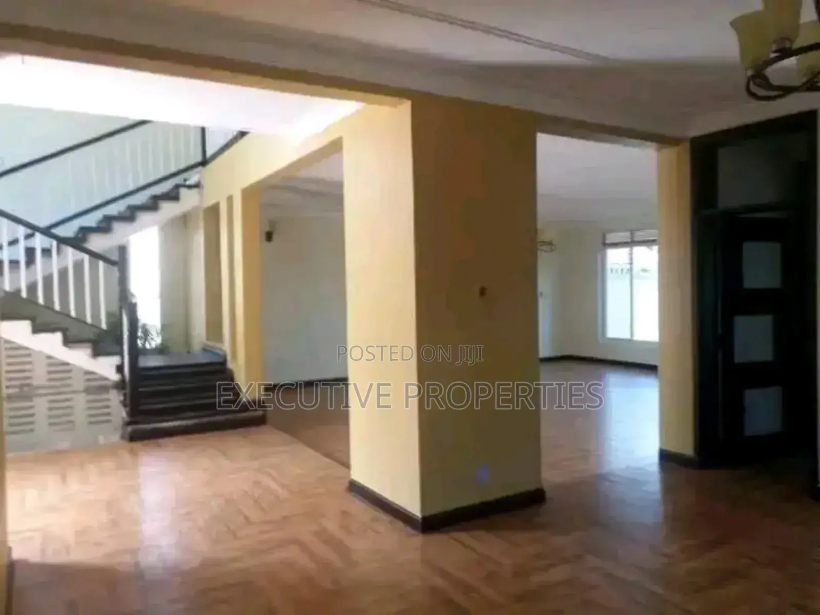 5bdrm Duplex in Bugoloobi, Central Division for rent