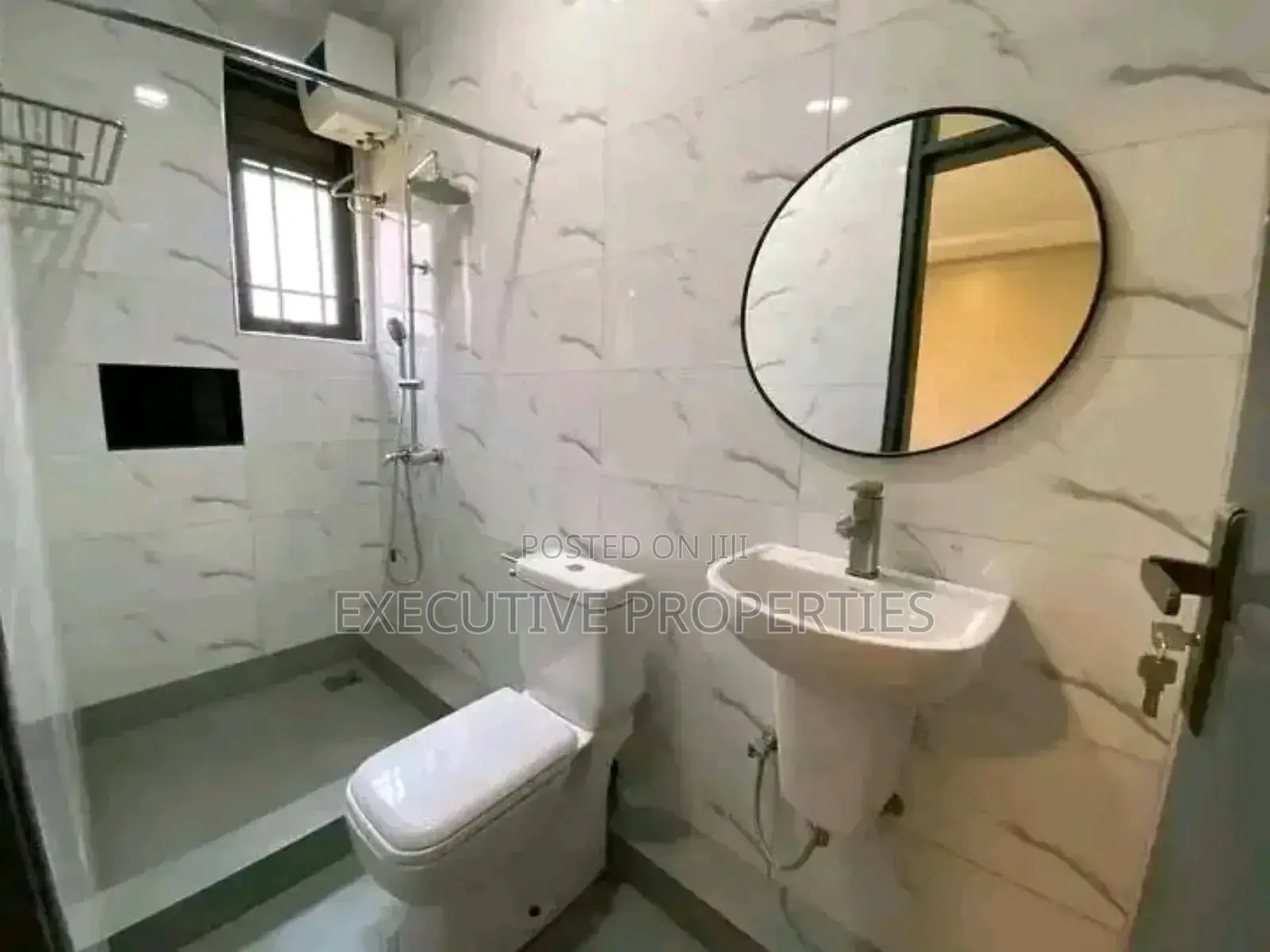 5bdrm Duplex in Bugoloobi, Central Division for rent