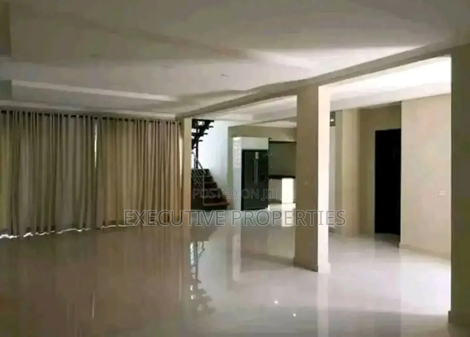 5bdrm Duplex in Bugoloobi, Central Division for rent