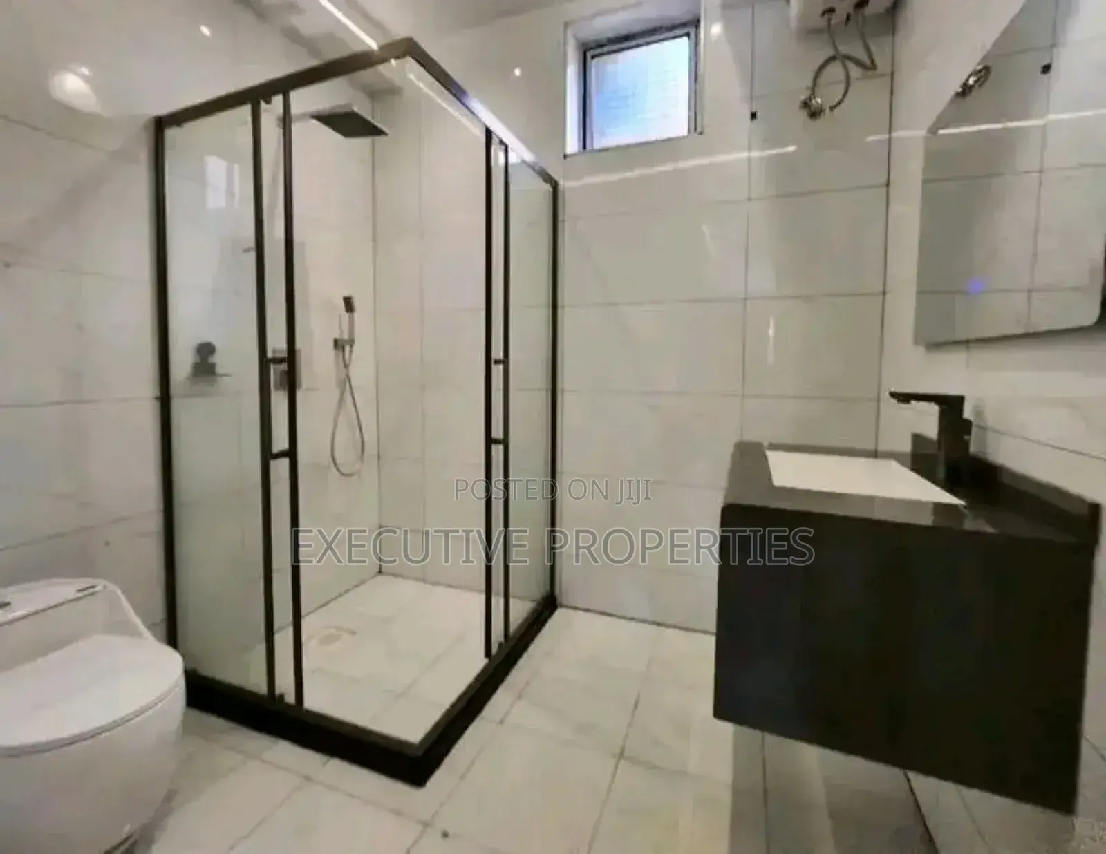 5bdrm Duplex in Bugoloobi, Central Division for rent